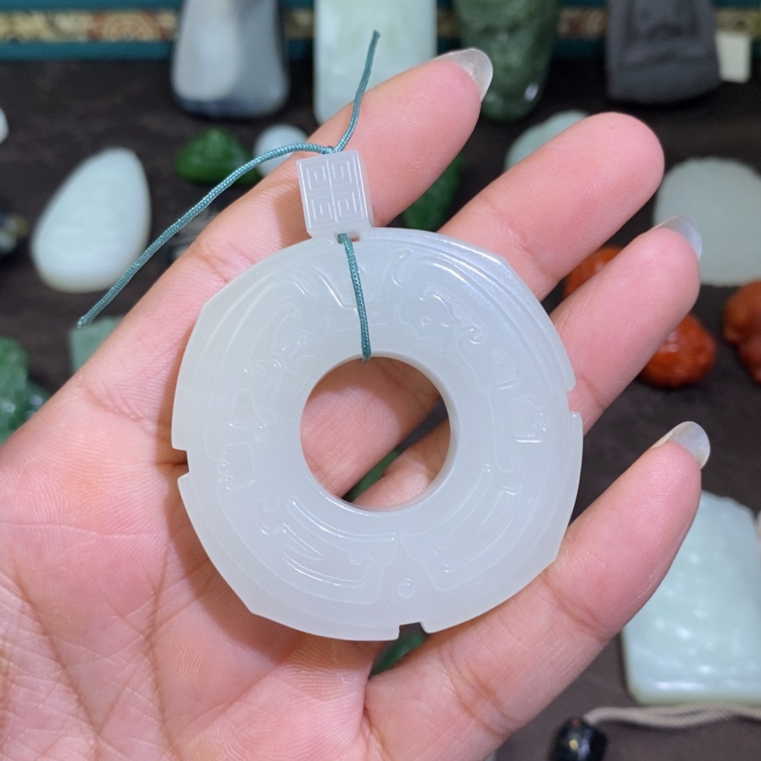 和田玉未镶嵌颈饰?**里