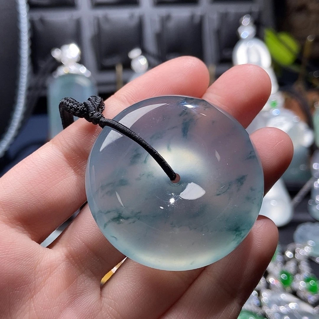 毕业级飘花平安扣吊坠42.9×12.3白色