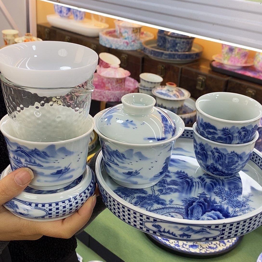 盖碗里的水煮开后放入