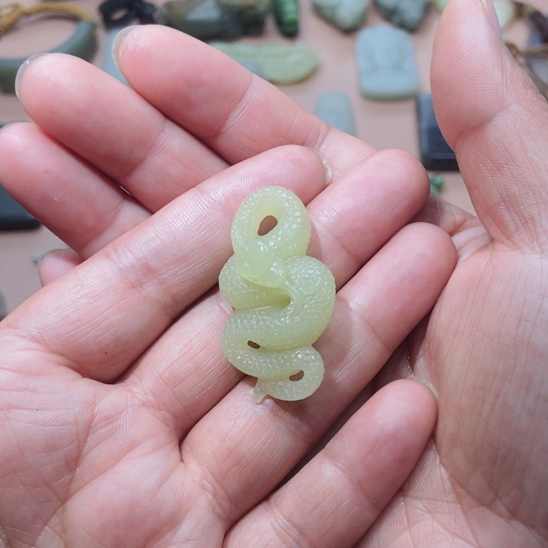 和田玉颈饰未镶嵌定制