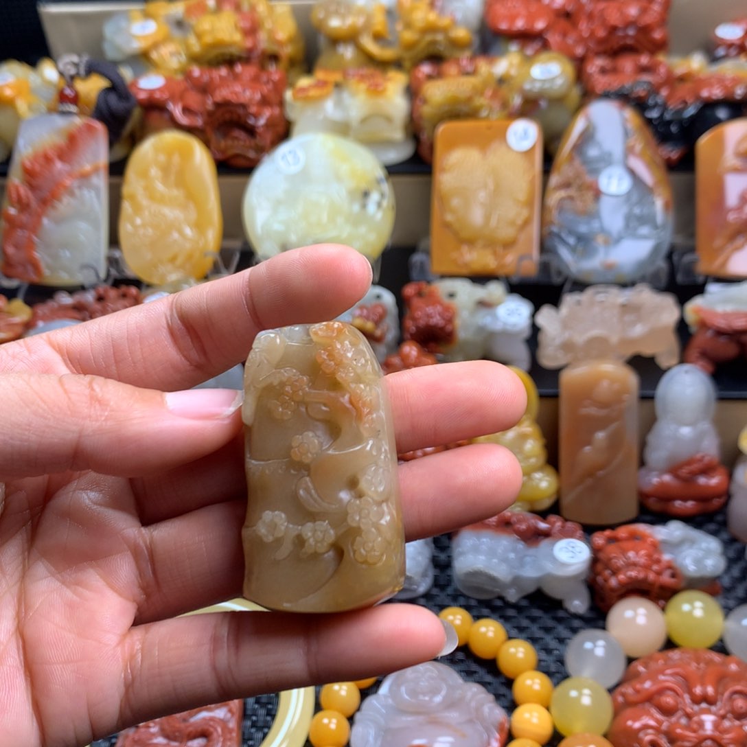 石英质玉（黄龙玉）挂件未镶嵌