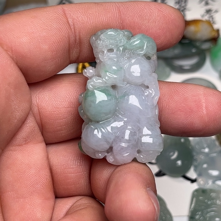 老***妖翡翠未镶嵌颈饰貔貅