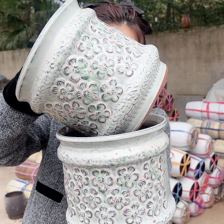 红陶口20高20两个花花