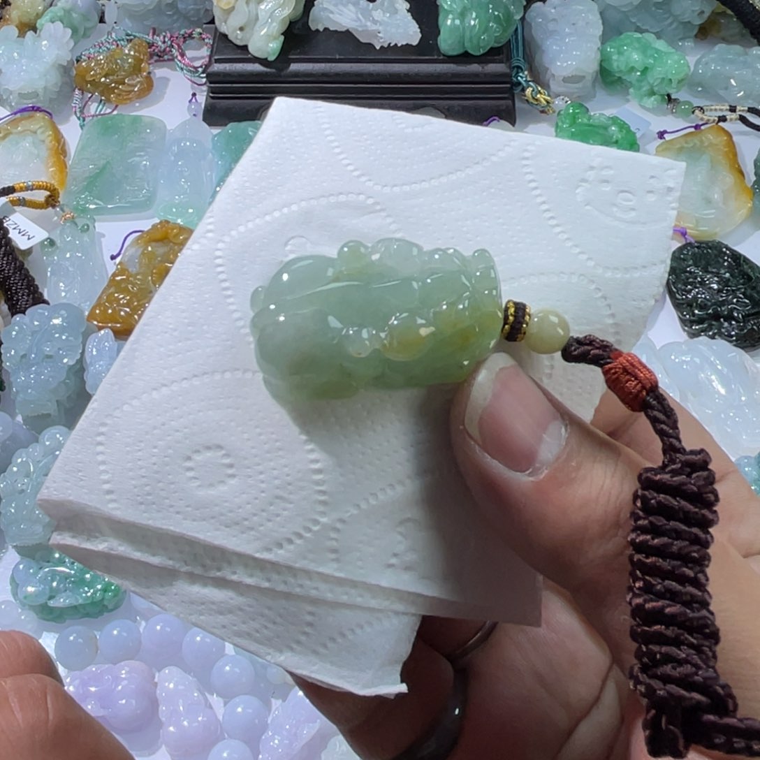 翡翠颈饰未镶嵌天然