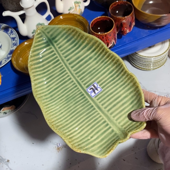 瓷片五厂洒金绿釉树叶盘