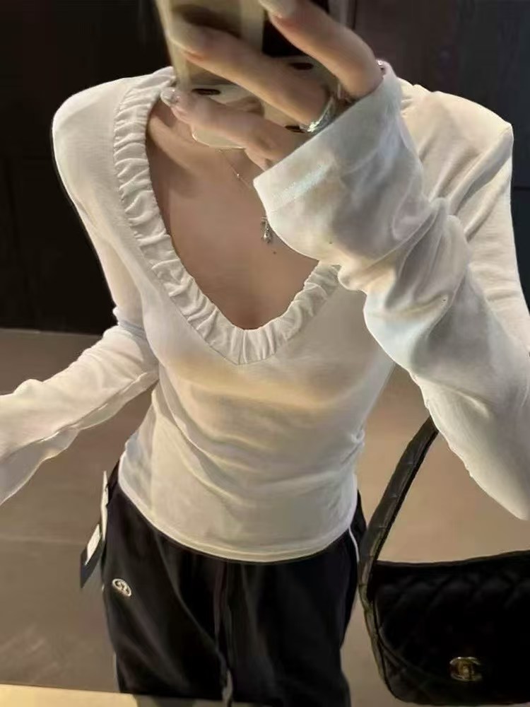 「小时代」设计感气质木耳边V领长袖T恤女修身显瘦皱褶收腰上衣