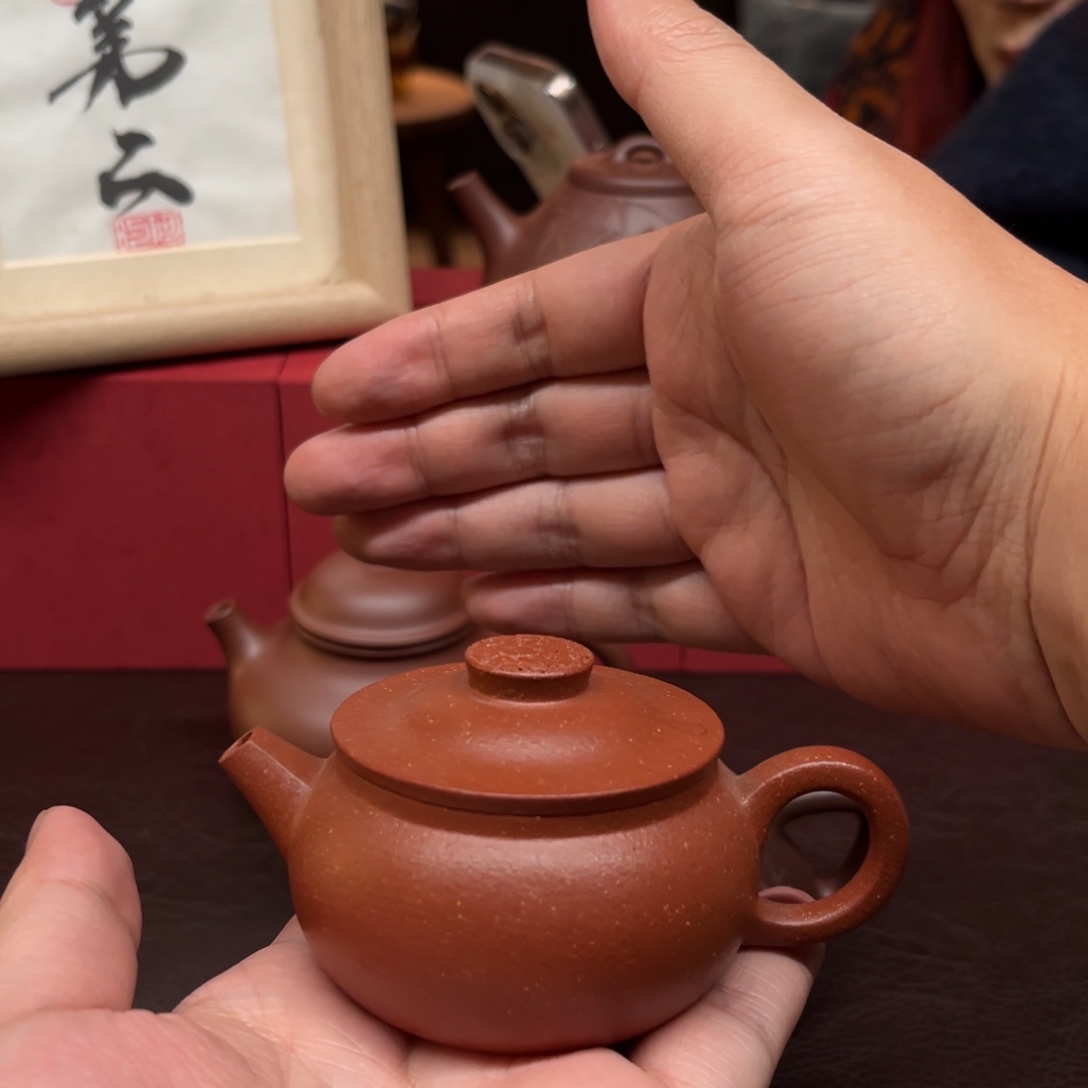 胡***为紫砂茶壶青山出品，丰硕壶。