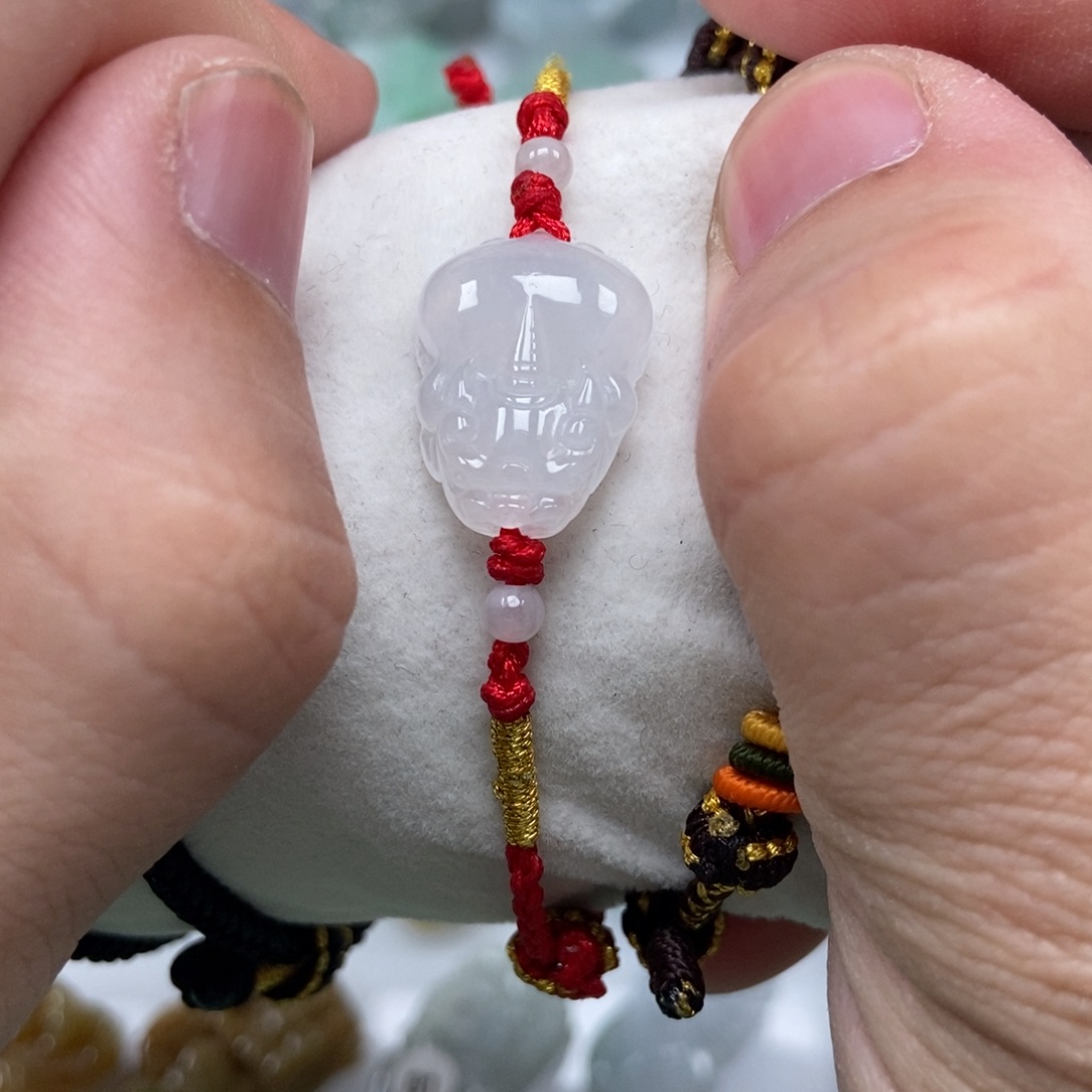 翡翠未镶嵌颈饰如意