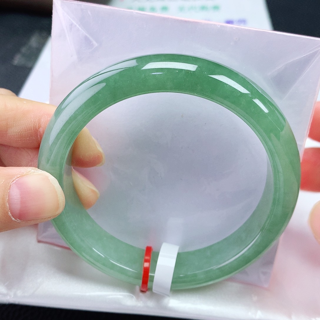 翡翠手镯未镶嵌58圈