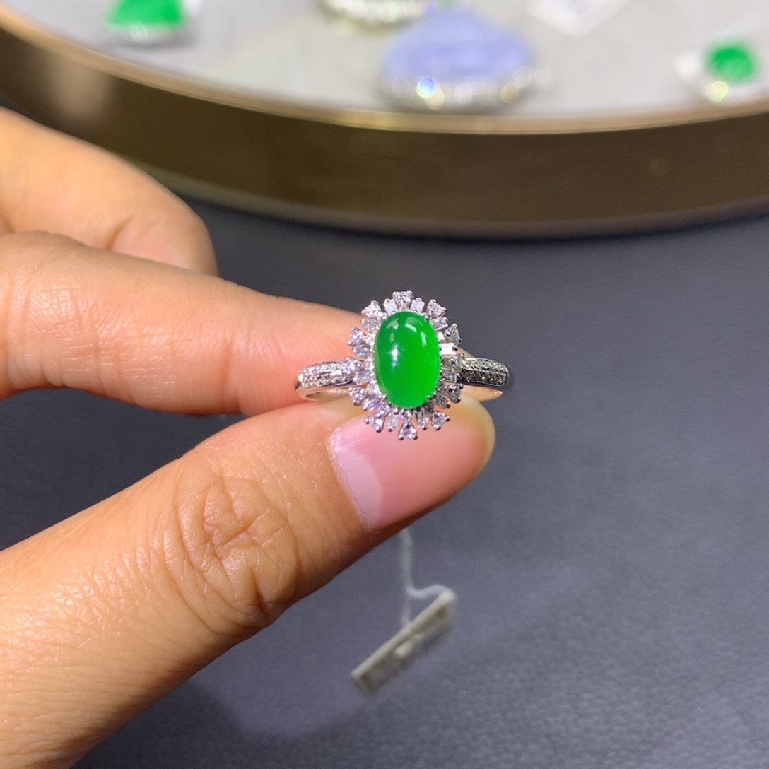 翡翠戒指18K金镶嵌翡翠