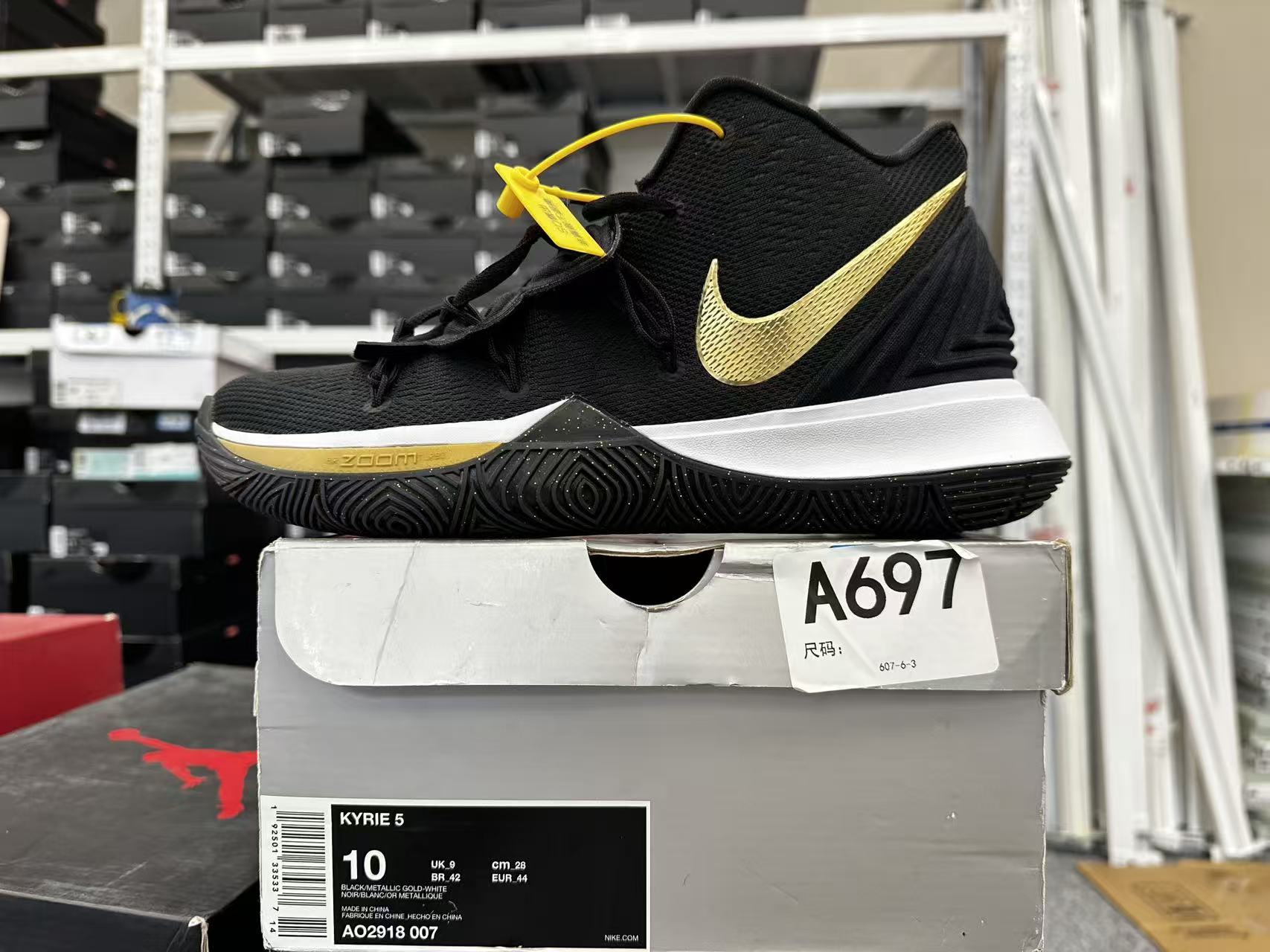 nike  黑白 全新原盒 44码  11月29 bai  A697