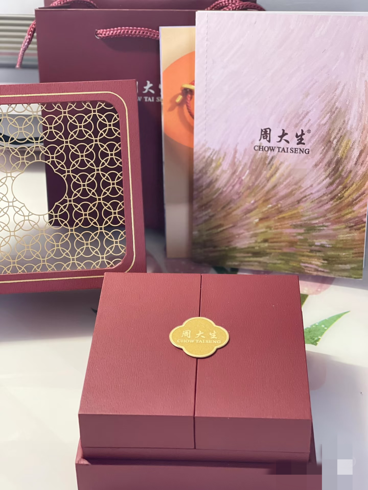 【周大生】双开门高端定制礼盒送人必备