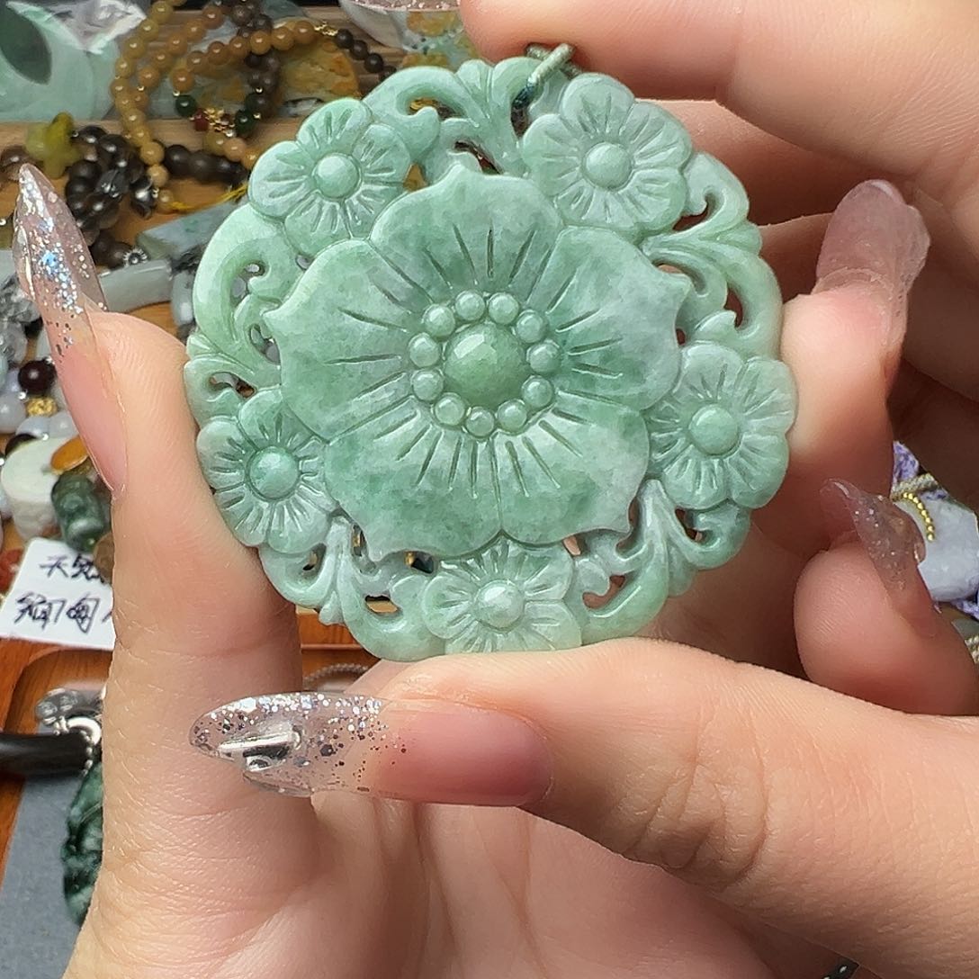 翡翠吊坠(赠链)未镶嵌吊坠28