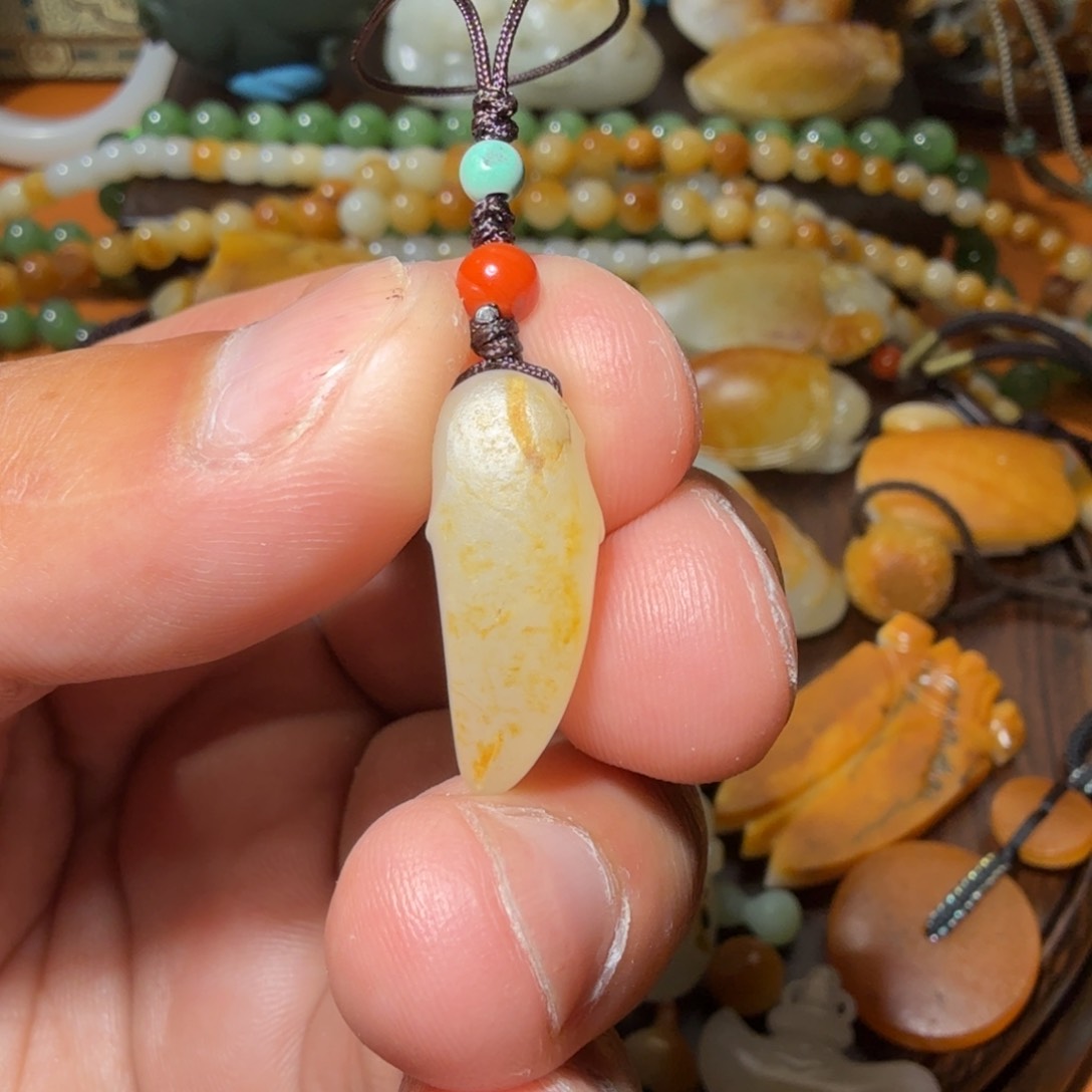 和田玉颈饰未镶嵌