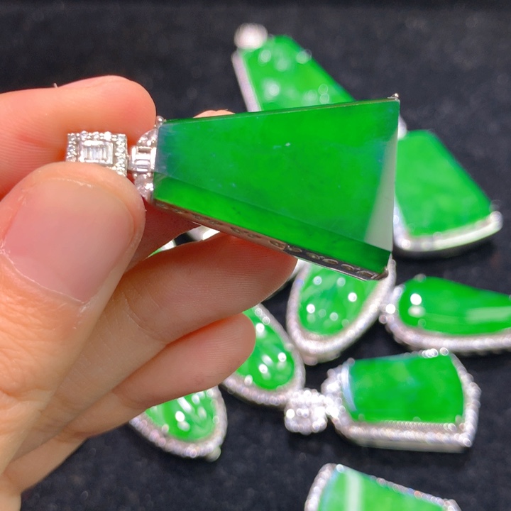 翡翠颈饰银S925镶嵌一个