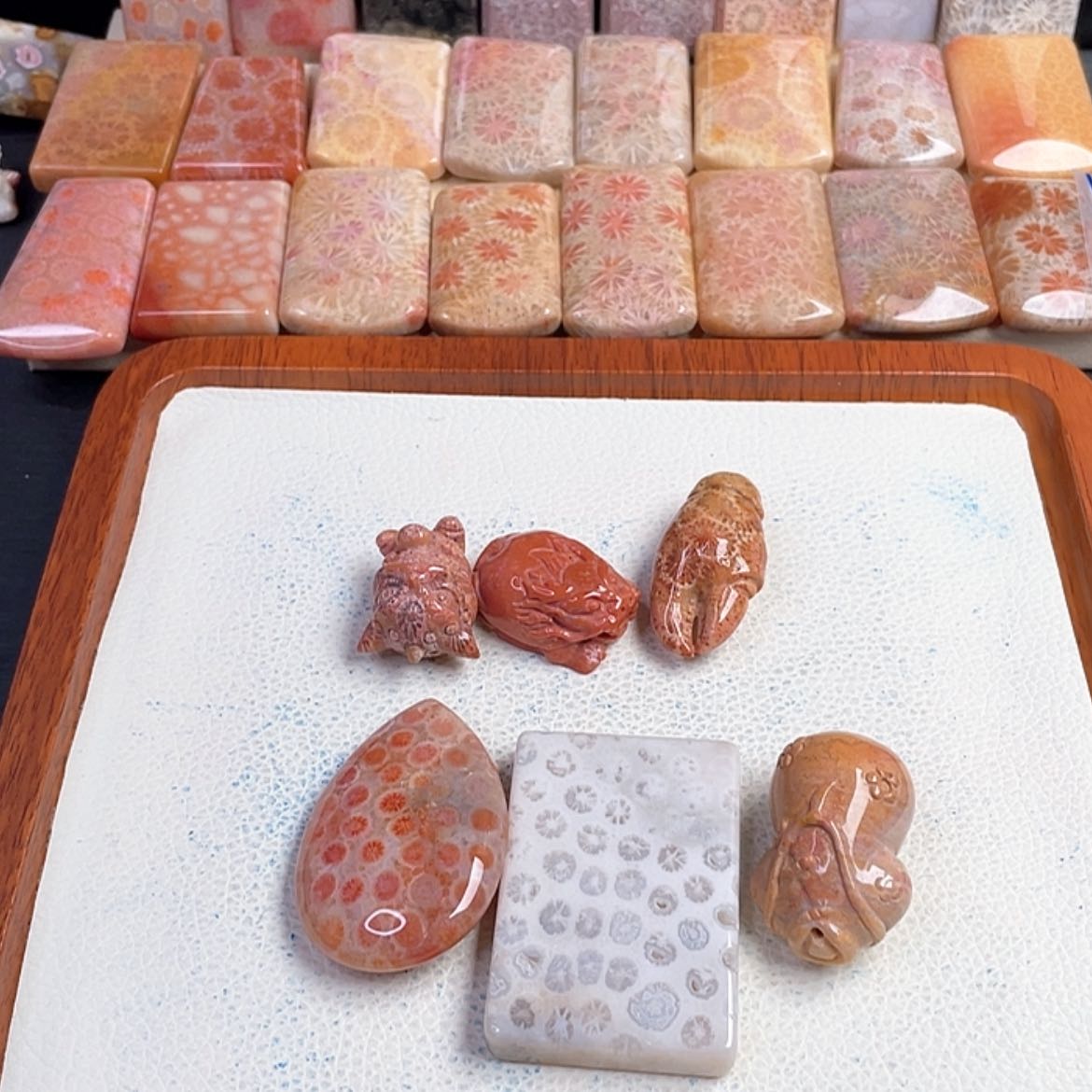 【闪购商品】硅化玉手镯未镶嵌黄****蹊