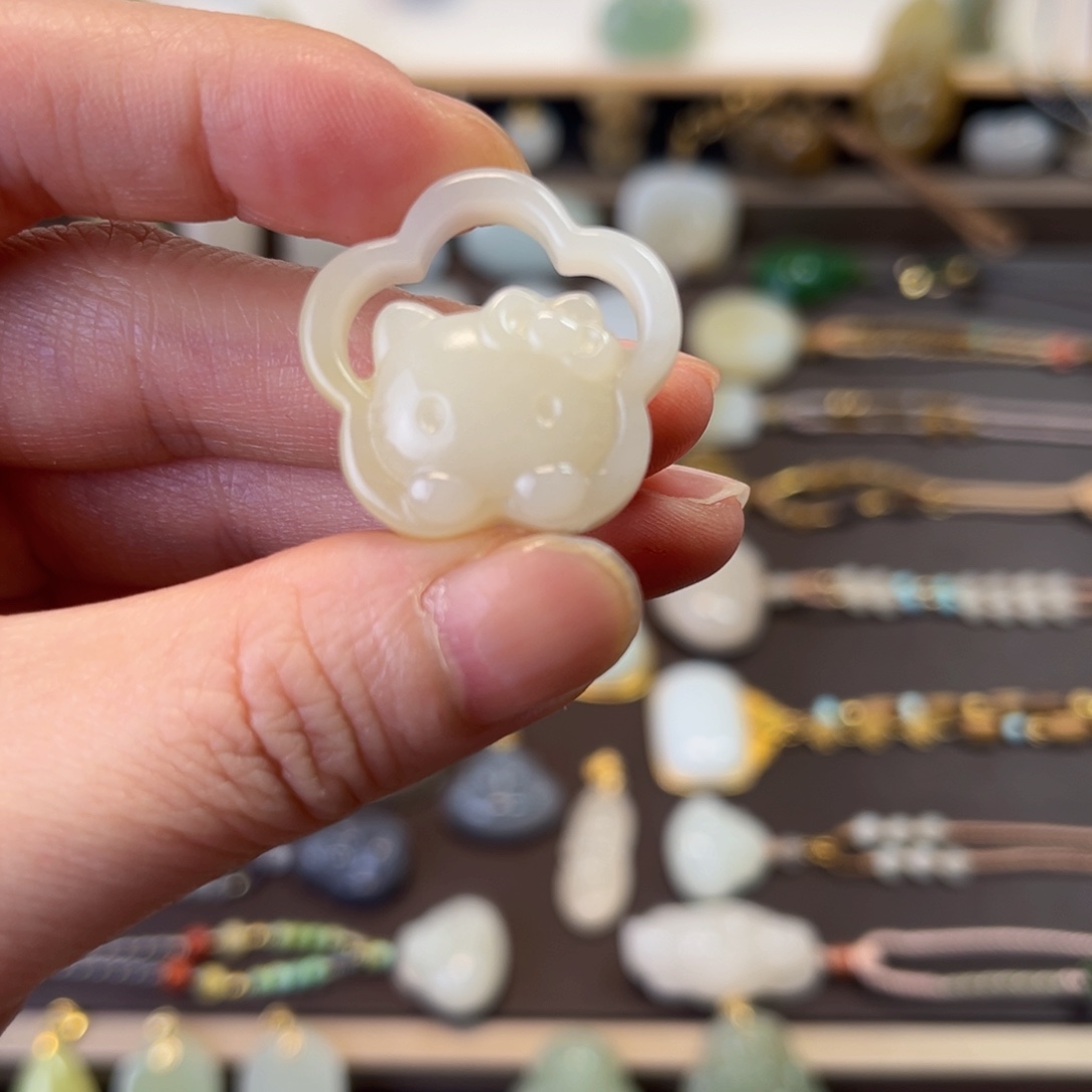 泡***啊和田玉未镶嵌颈饰小猫咪