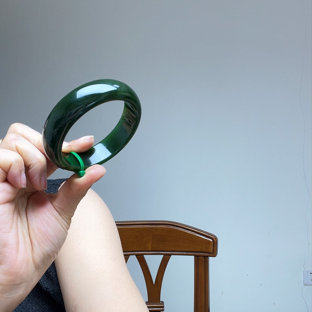 和田玉手镯未镶嵌紫*薇