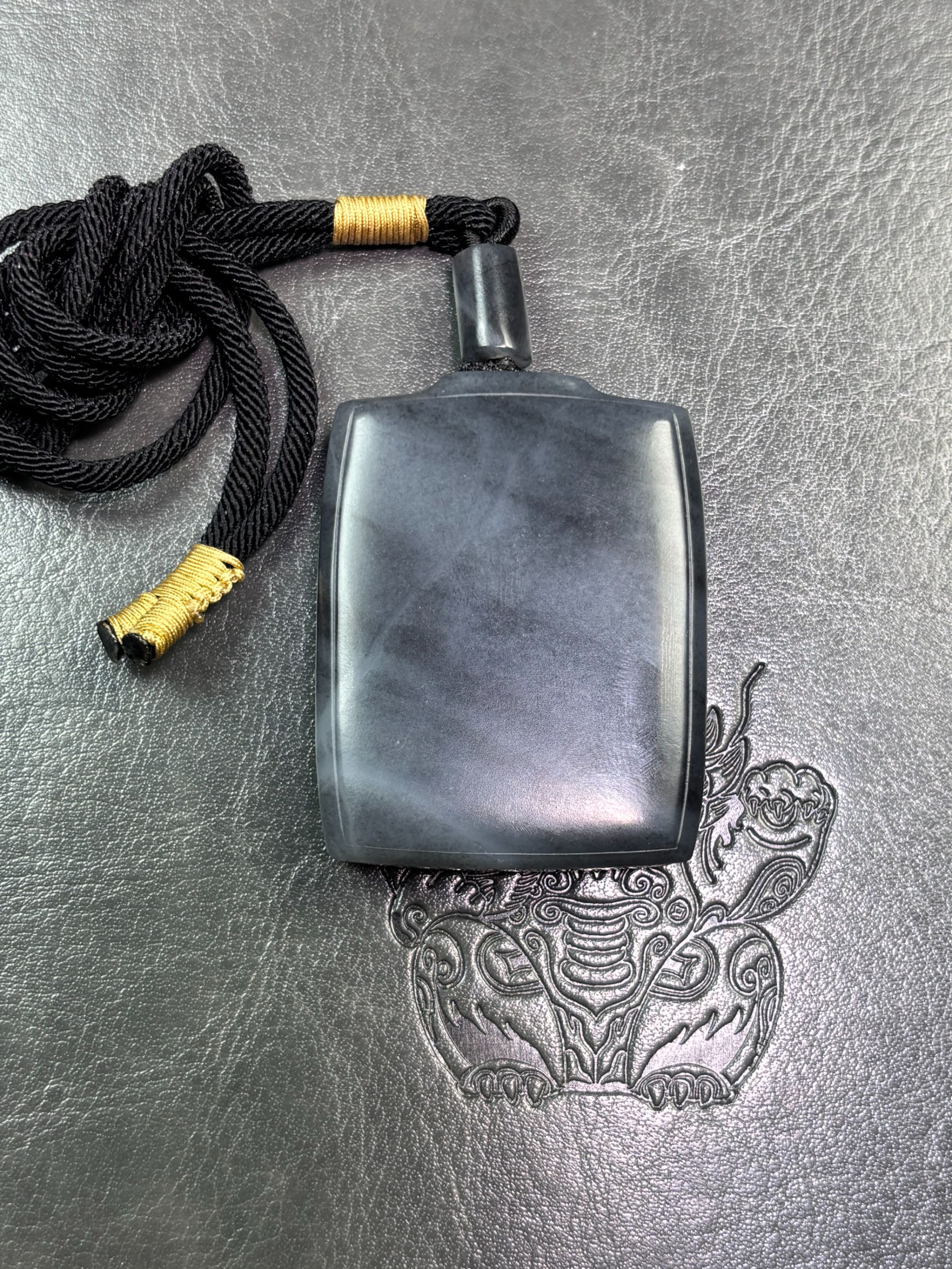 和田玉青花无事牌55.1g