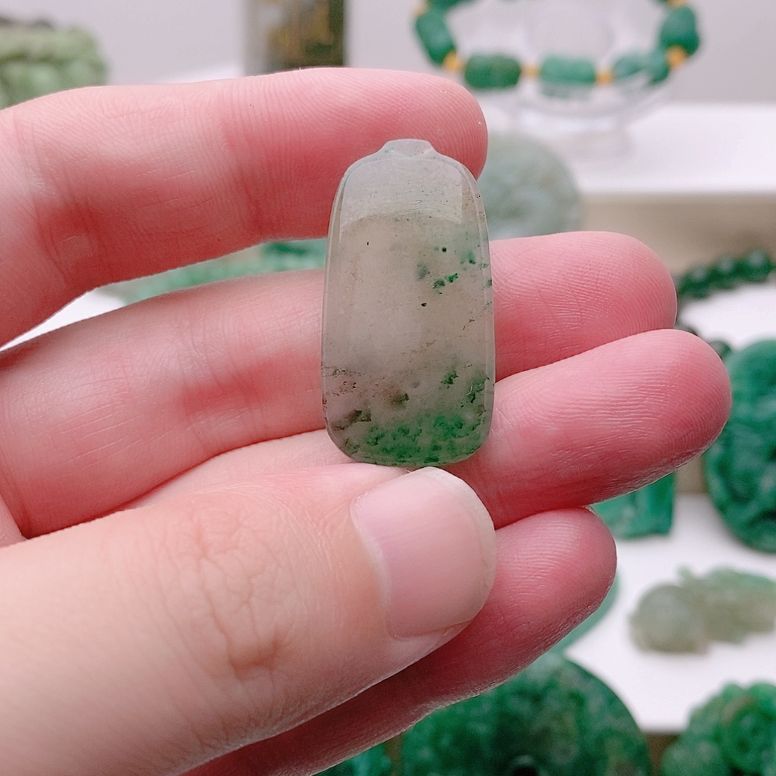 独山玉未镶嵌吊坠