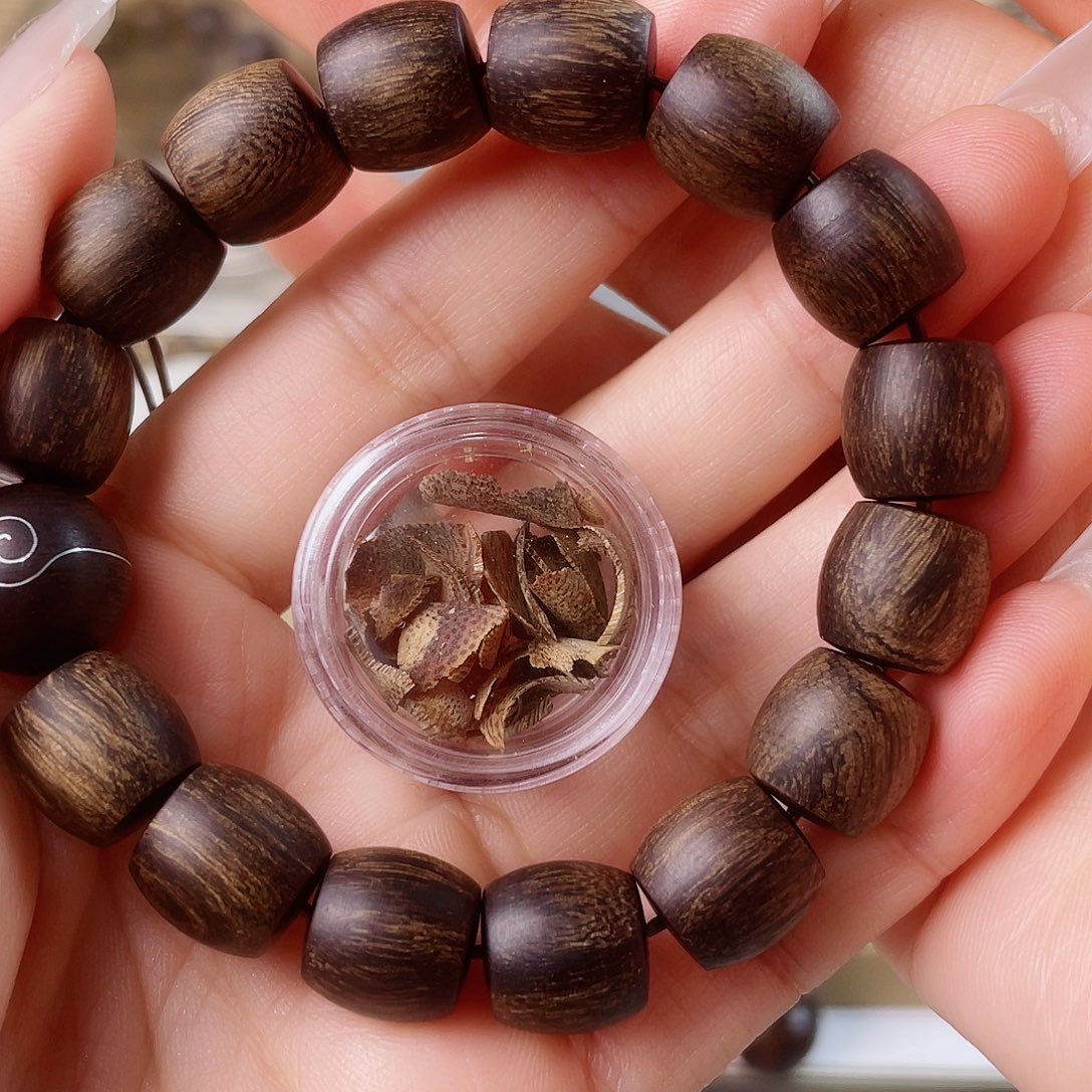 豆****沉香碎屑沉香+富森红土沉窖藏古董瘤疤1.2+白棋挫金单珠1.4