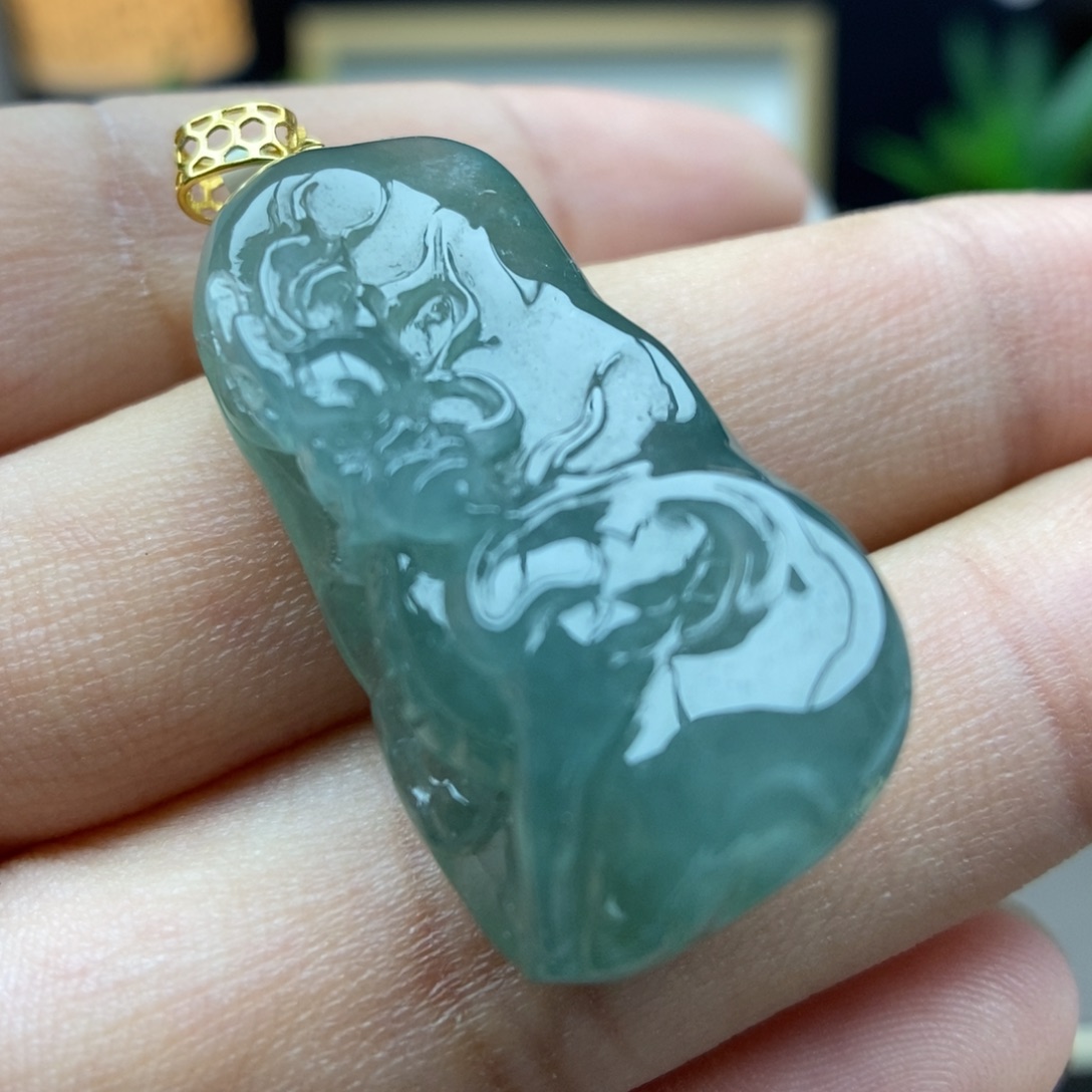 翡翠18K金镶嵌颈饰吊坠