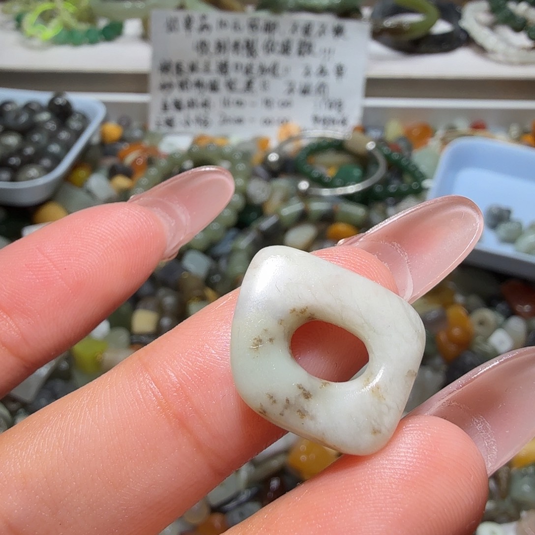 和田玉未镶嵌珠宝奇石