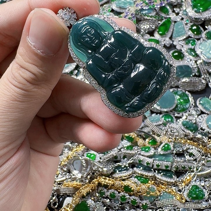 翡翠颈饰未镶嵌天然A货翡翠放漏