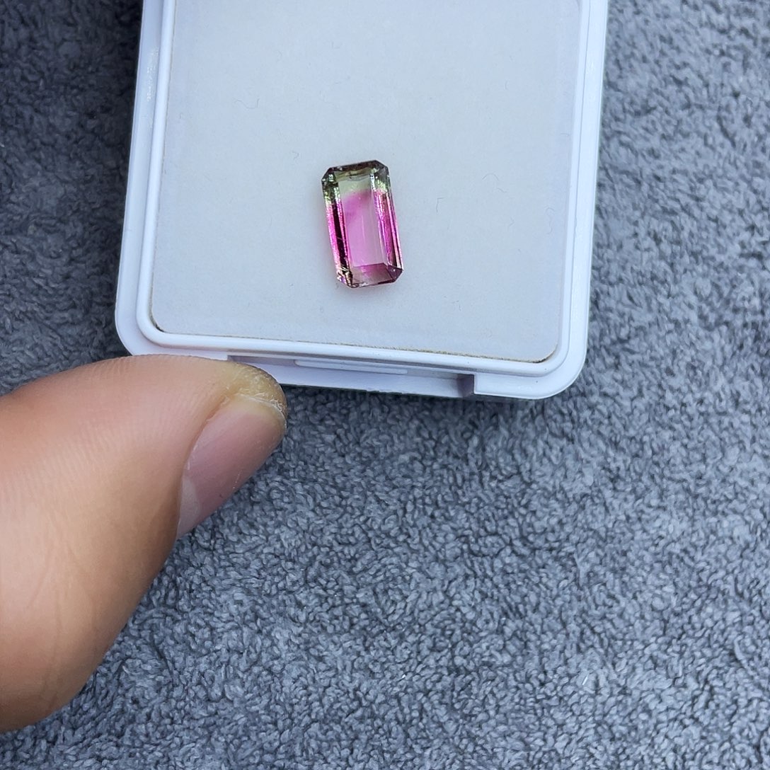 碧玺裸石未镶嵌2.442Ct