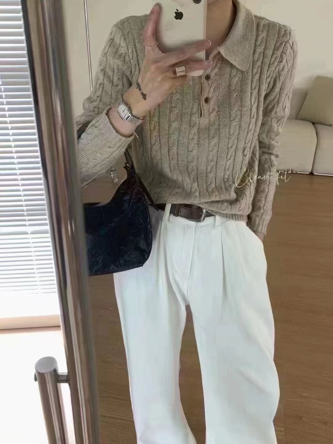 韩系翻领三粒扣麻花纹毛衣