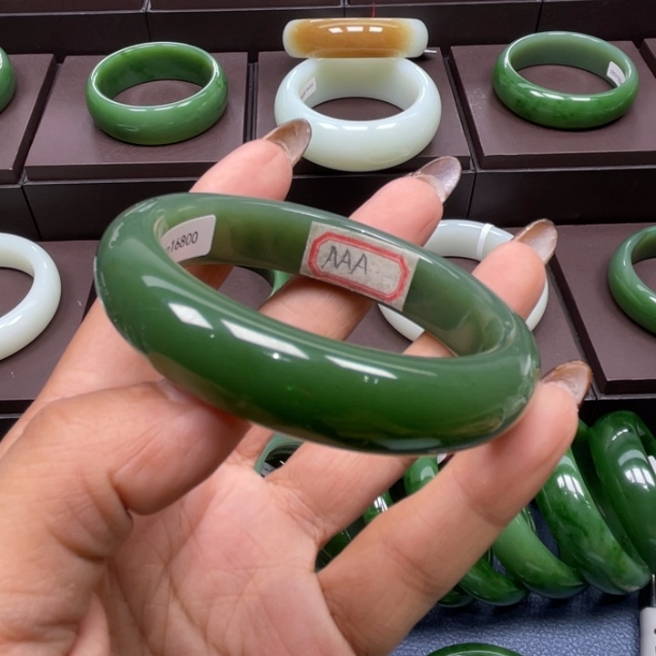 和田玉（碧玉）未镶嵌手镯