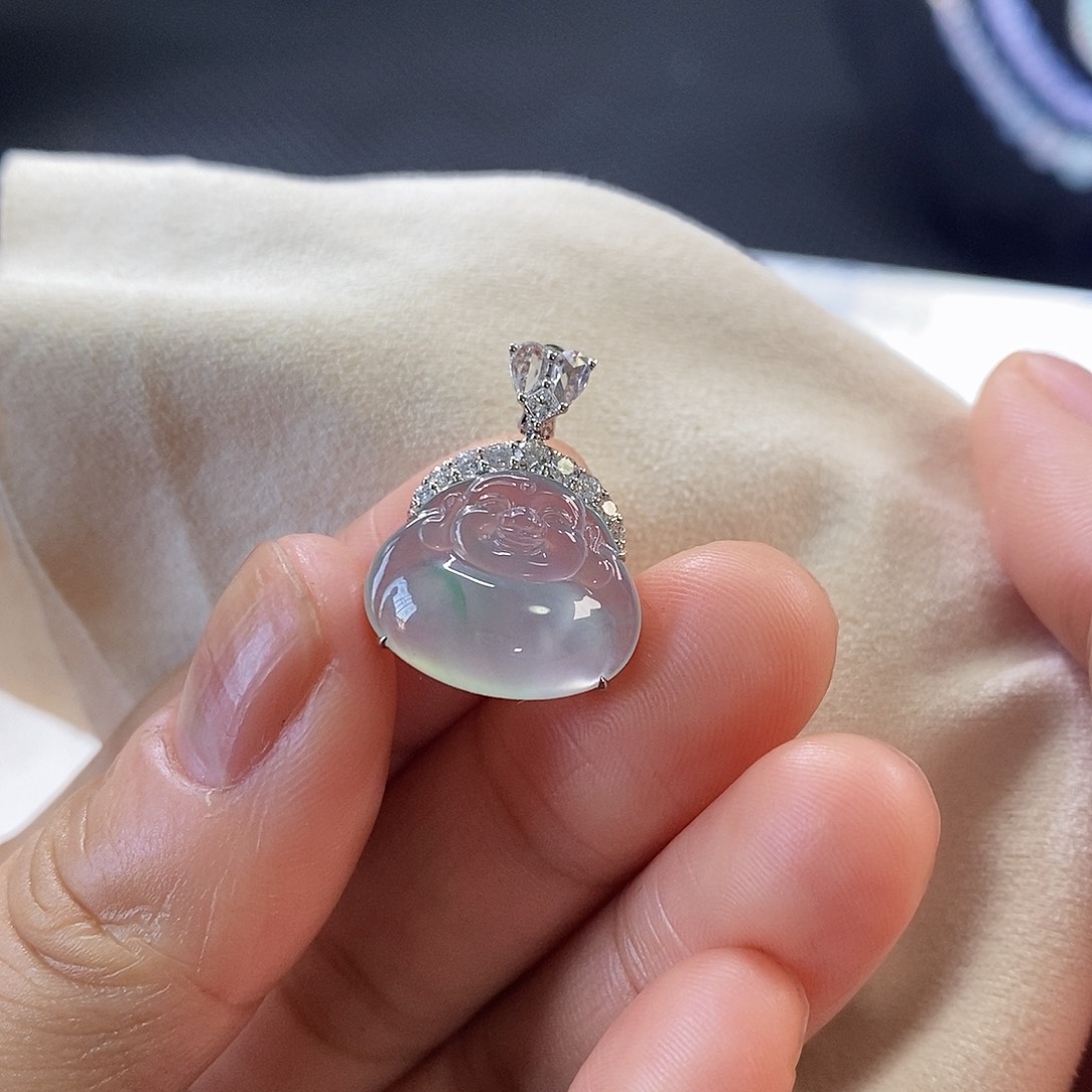 翡翠颈饰18K金镶嵌小佛公吊坠