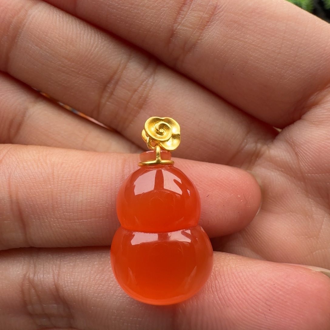 玛瑙/玉髓18K金镶嵌冰红葫芦吊坠
