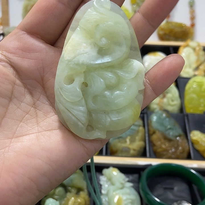 蛇纹石玉未镶嵌挂件