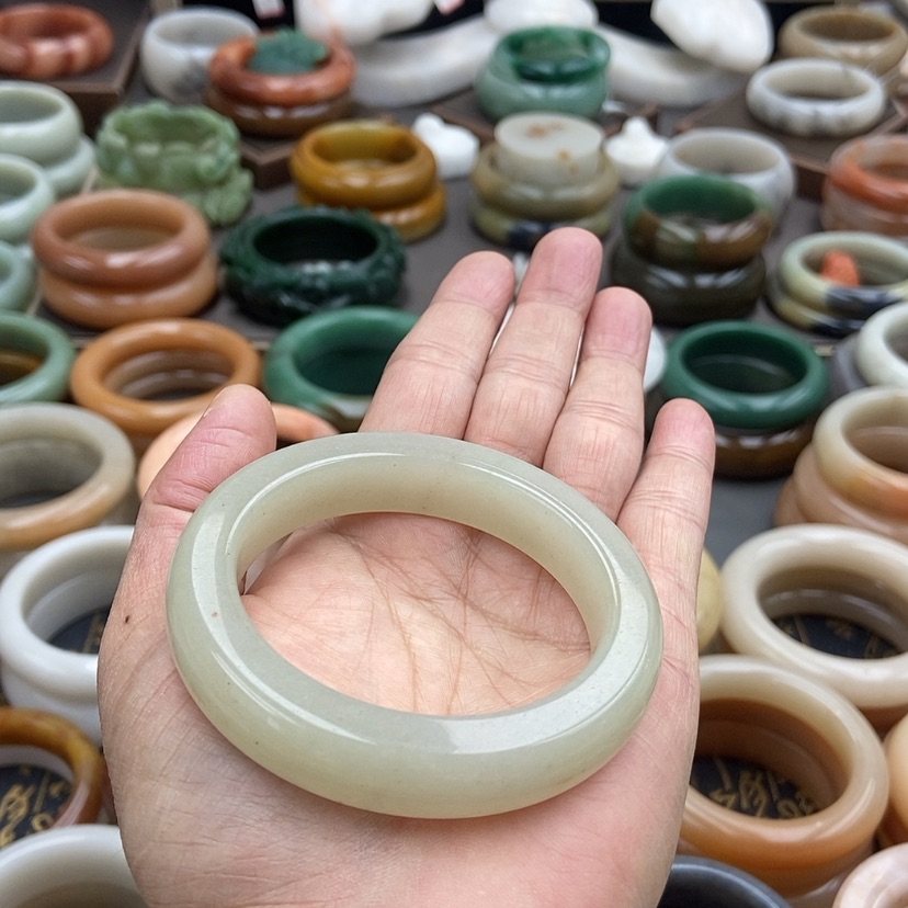 【闪购商品】石英质玉手镯54未镶嵌