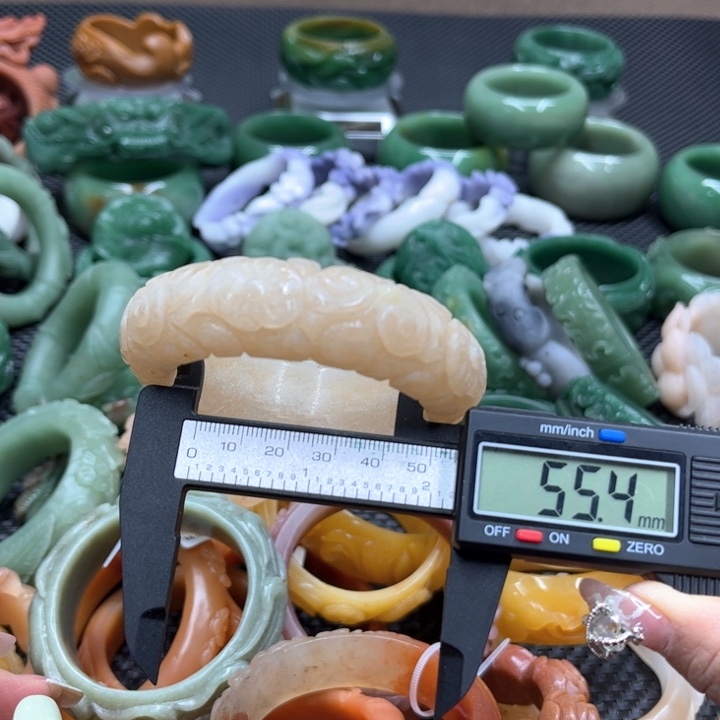 石英质玉手镯未镶嵌