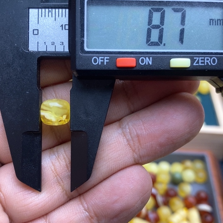 琥珀裸石未镶嵌18号8.7*7.7瑕