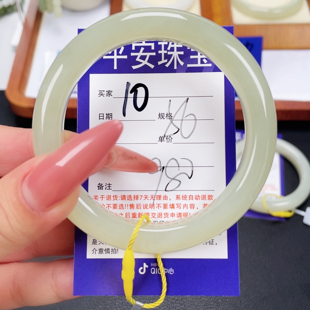 和田玉未镶嵌手镯