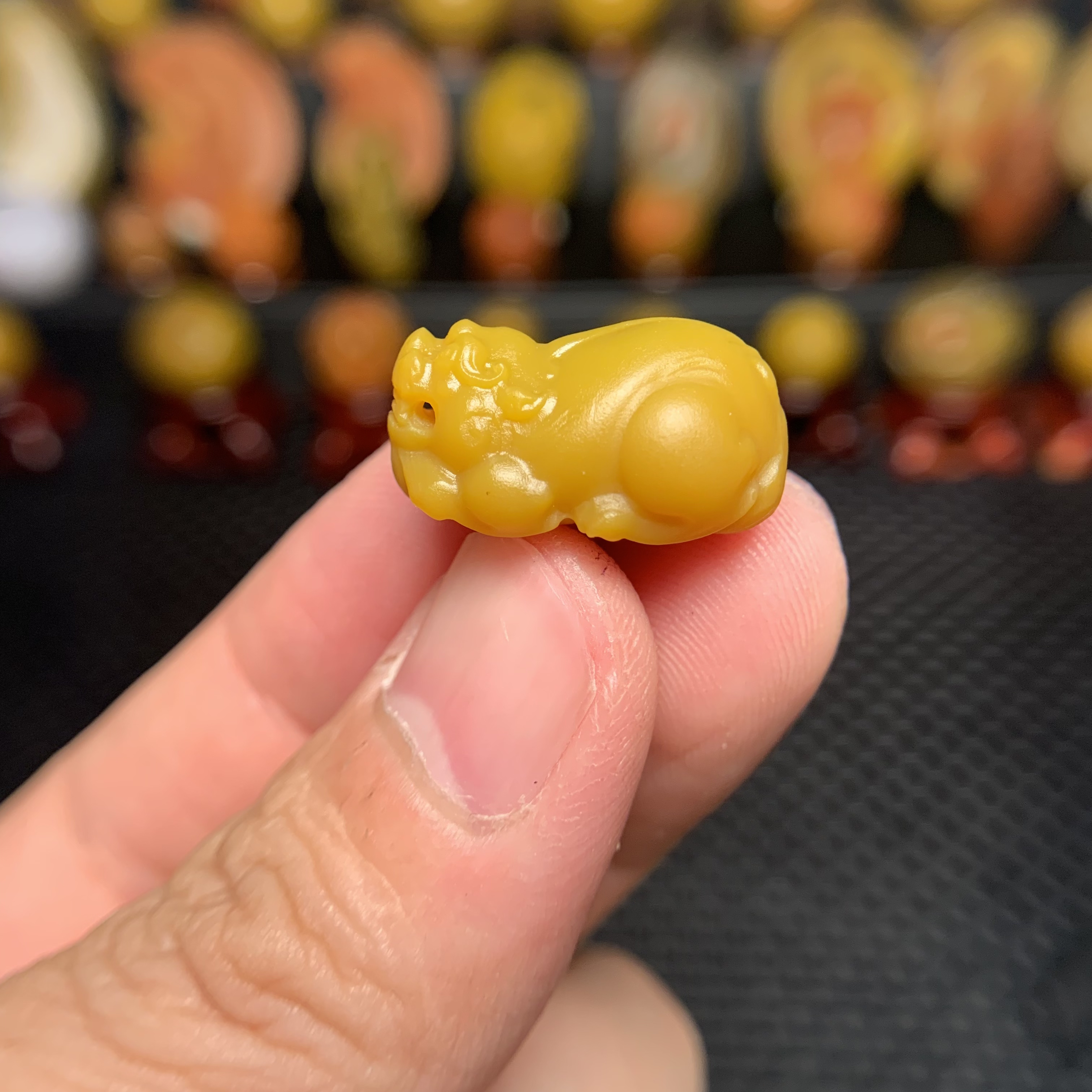 战国红吊坠【鸡油黄貔貅吊坠】21.5×13.5mm尺寸