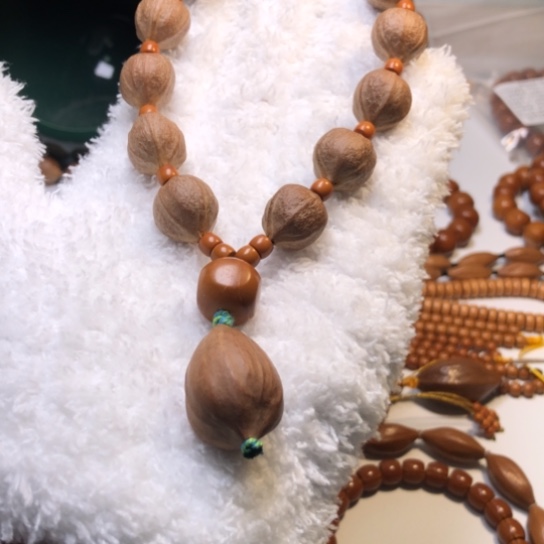 橄榄核吊坠1.6原皮手持