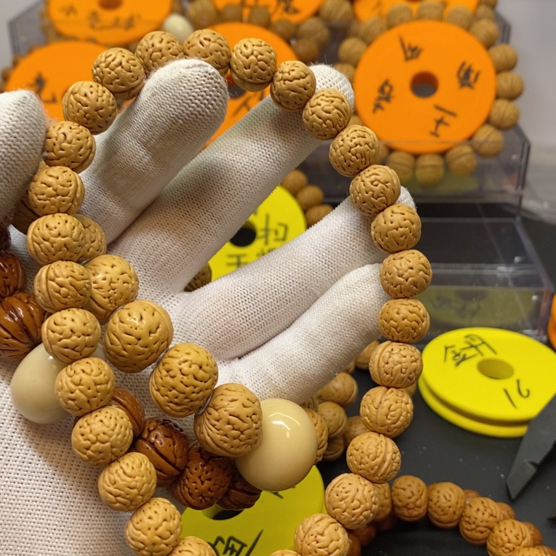 远***…吊坠桃核野生脑纹金豆桃核手持