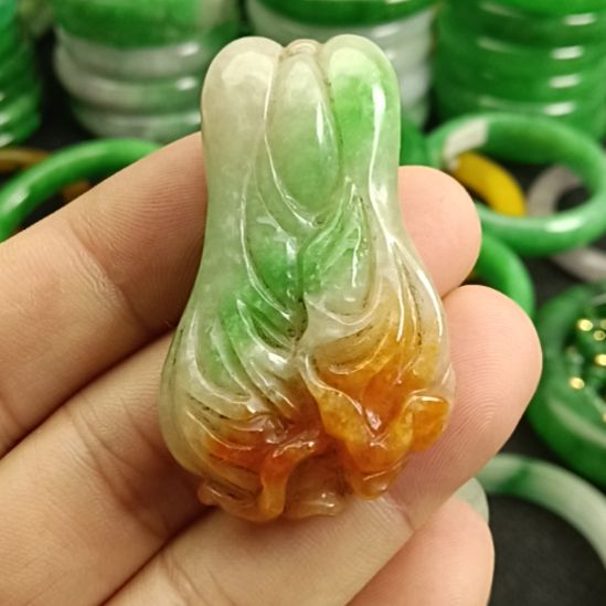 翡翠颈饰未镶嵌翡翠