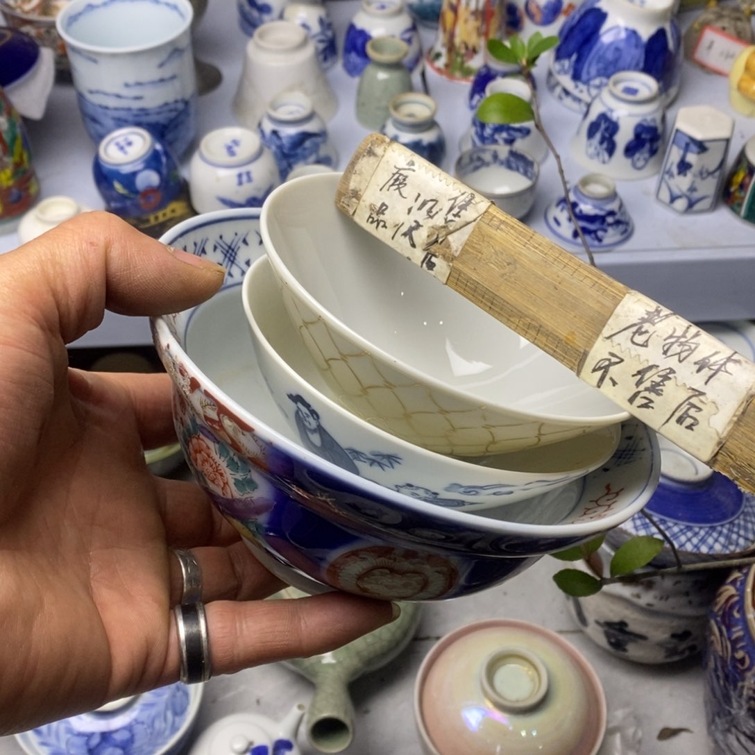 瓷片一点多去看我们的直播呀嘻嘻