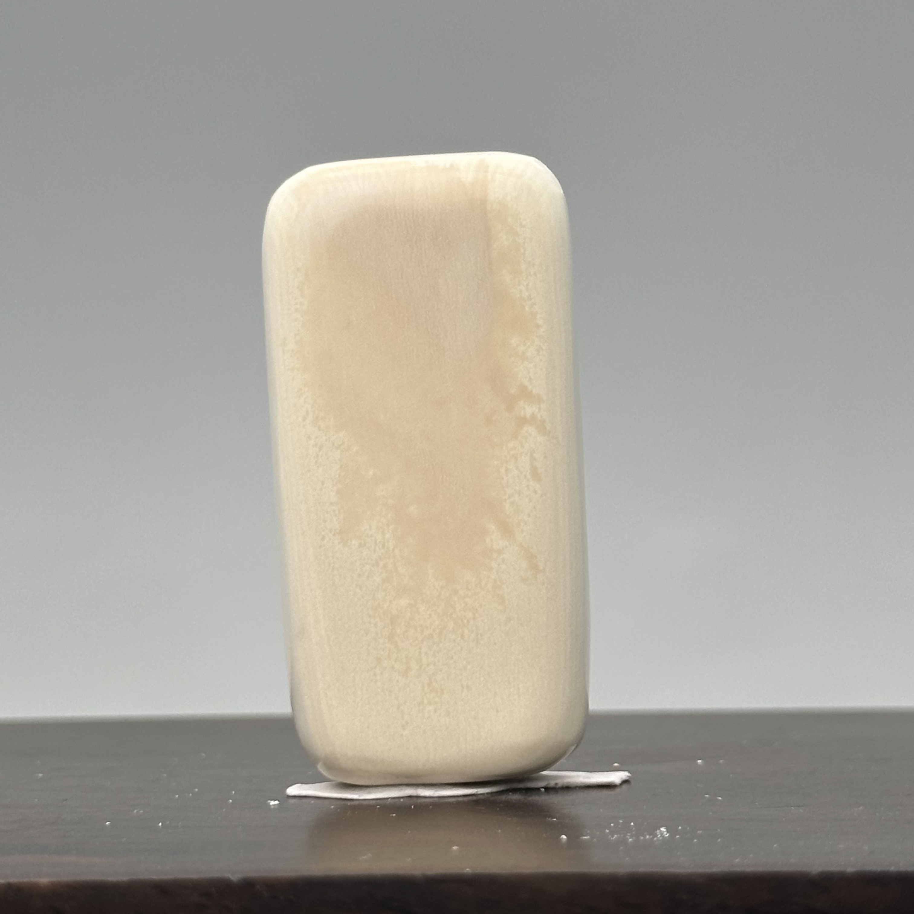 DEZHI/德志42*12*8mm10g无事牌天然猛犸牙K956（打孔吊坠绳）