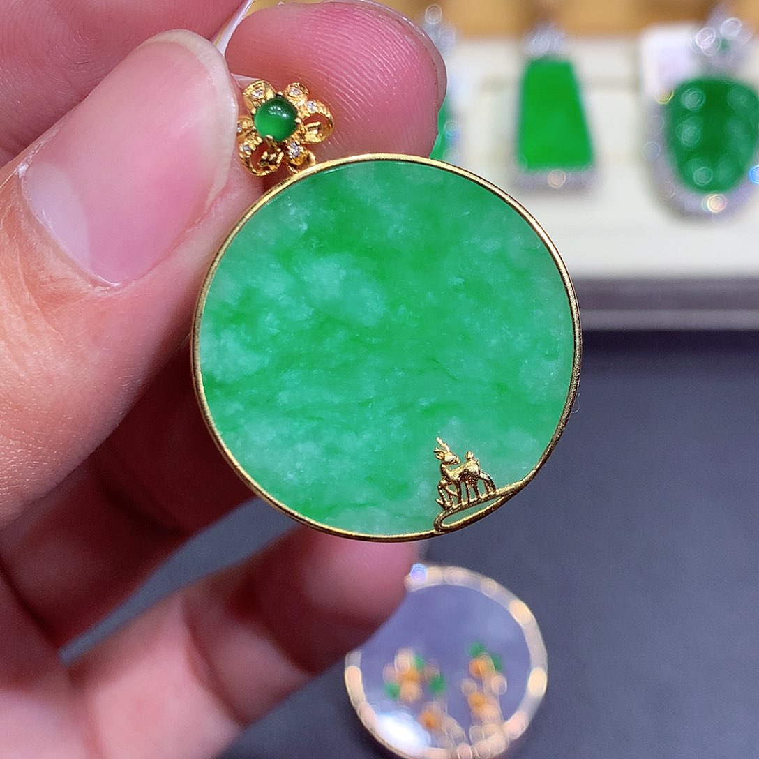 翡翠吊坠(不含链)18K金镶嵌