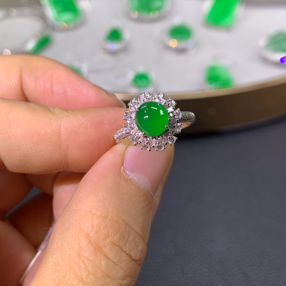 翡翠戒指18K金镶嵌翡翠