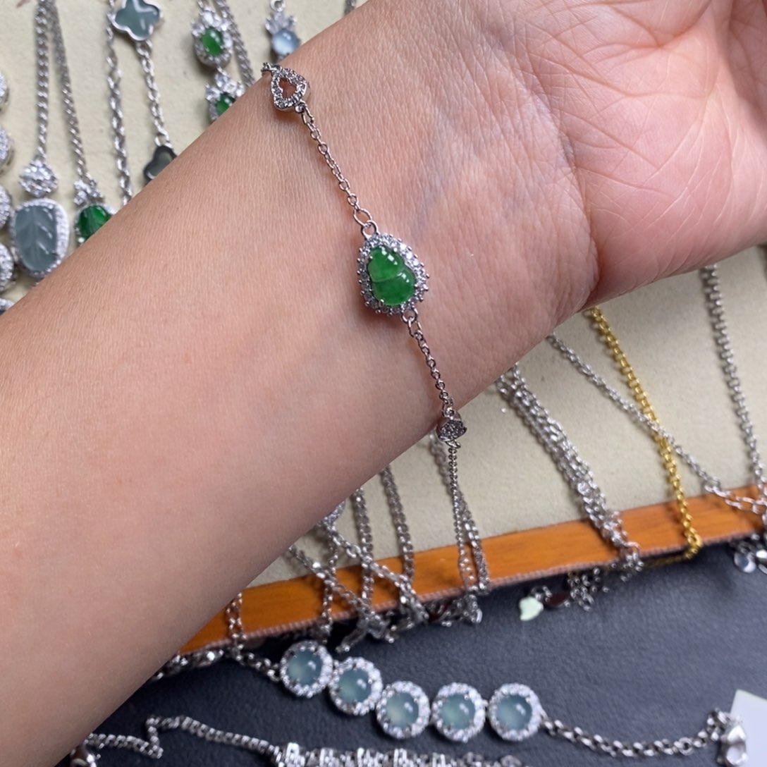 翡翠颈饰未镶嵌翡翠