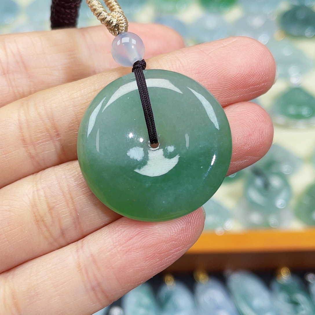 翡翠颈饰未镶嵌吊坠