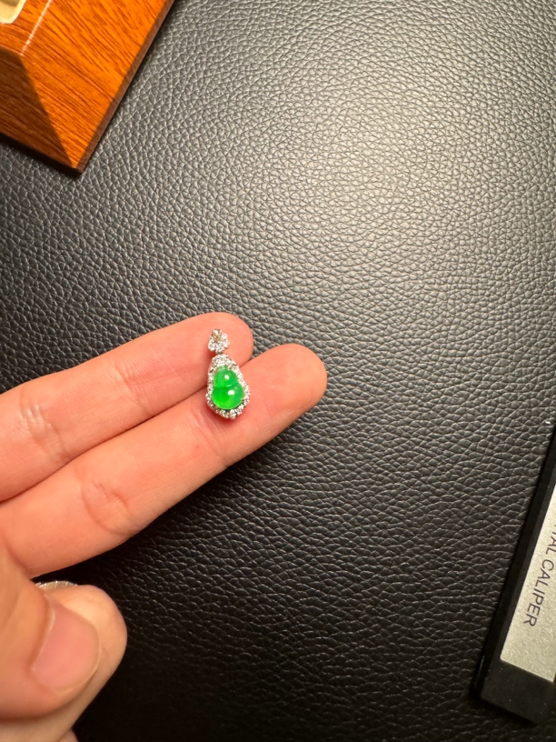 天然缅甸翡翠冰种满色18k金镶嵌葫芦