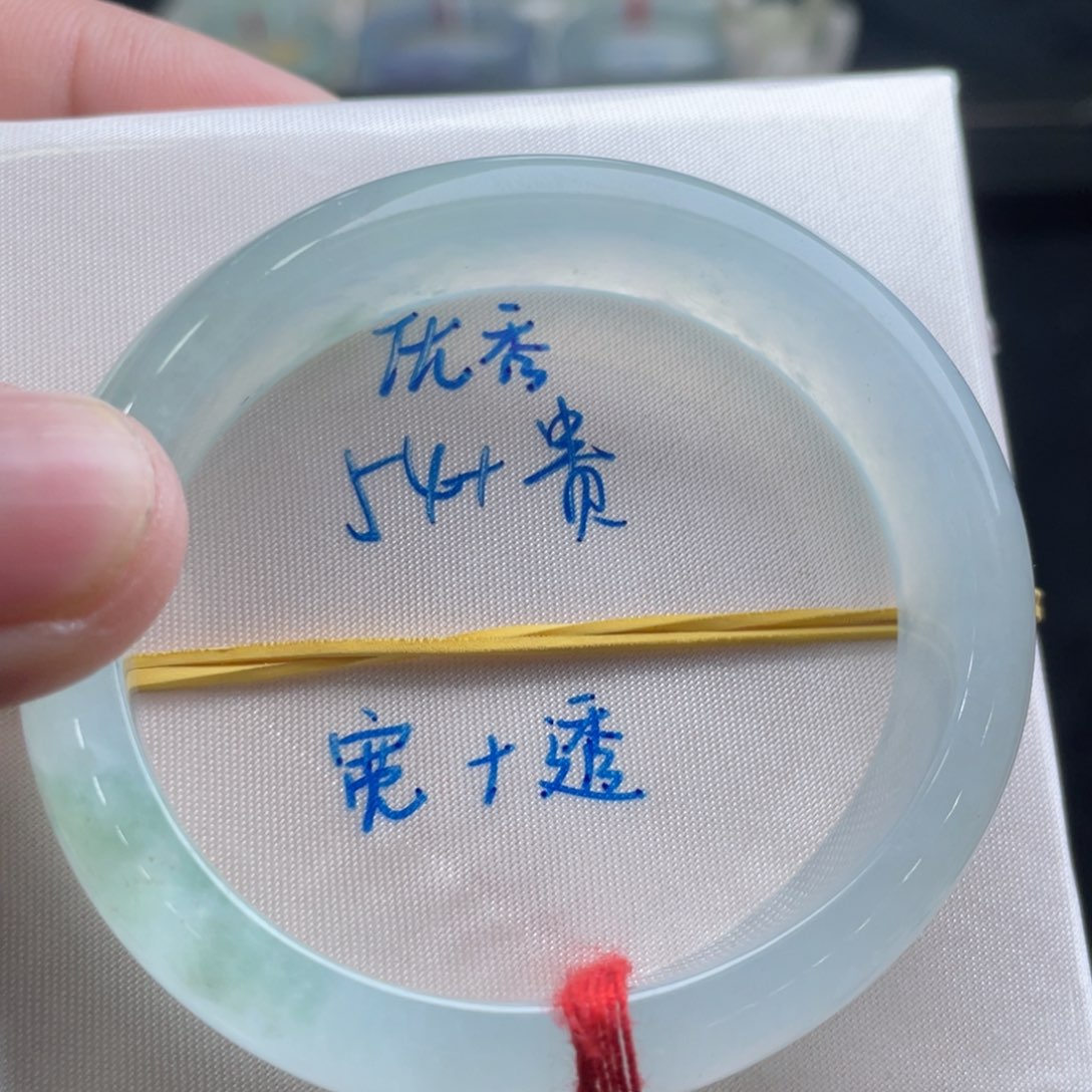 翡翠手镯未镶嵌翡翠手镯